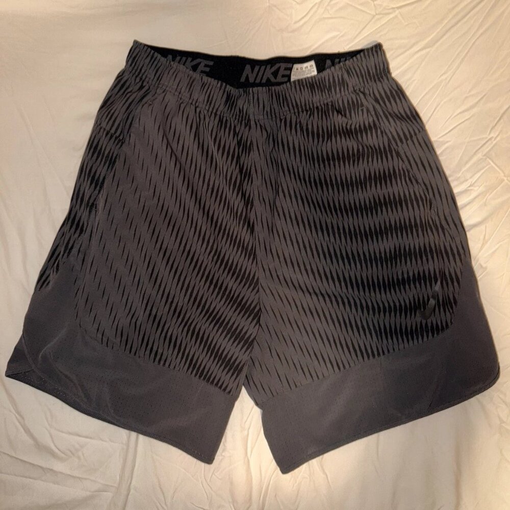 Nike Dri-FIT Men Large Training Shorts Black Grey Geometric Diamond Print L